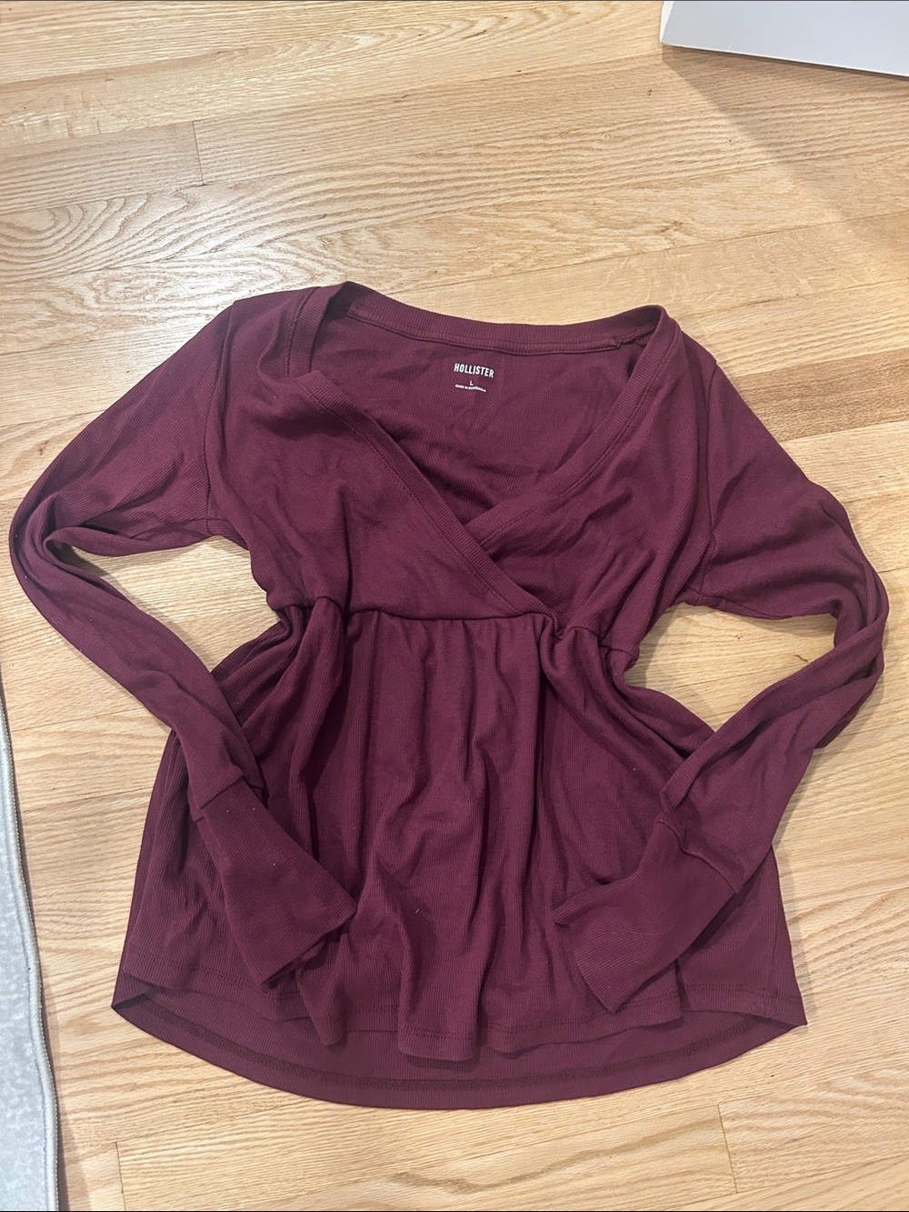 Hollister Women's Burgundy V-Neck Long Sleeve Top